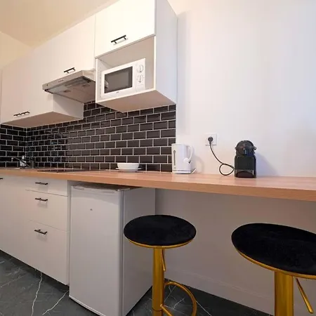 Modern Large For 3 * Париж